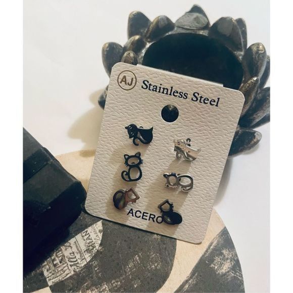 3 KITTY EARRINGS - Picture 1 of 5
